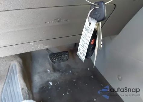 2011 Toyota Sienna Base V6 из США, поврежденный, VIN 5TDZK3DC5BS153819